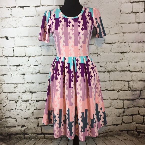 LuLaRoe Dresses & Skirts - NWOT LulaRoe Amelia dress size small